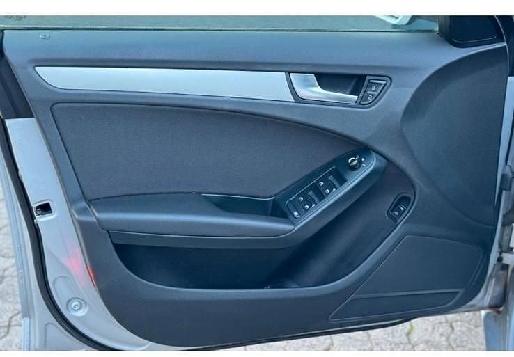 Gebraucht Audi A4 160 PS (117 kW) 2010 Silber Limousine