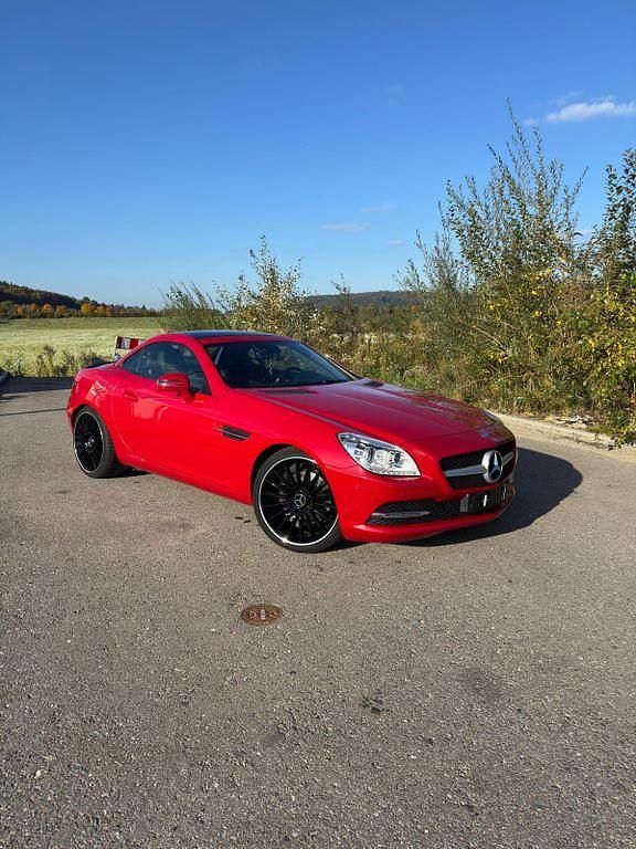 Rot Gebraucht 2014 Mercedes SLK250 Cabrio | 22.900 € (Fairer Preis) - Bild 1/4