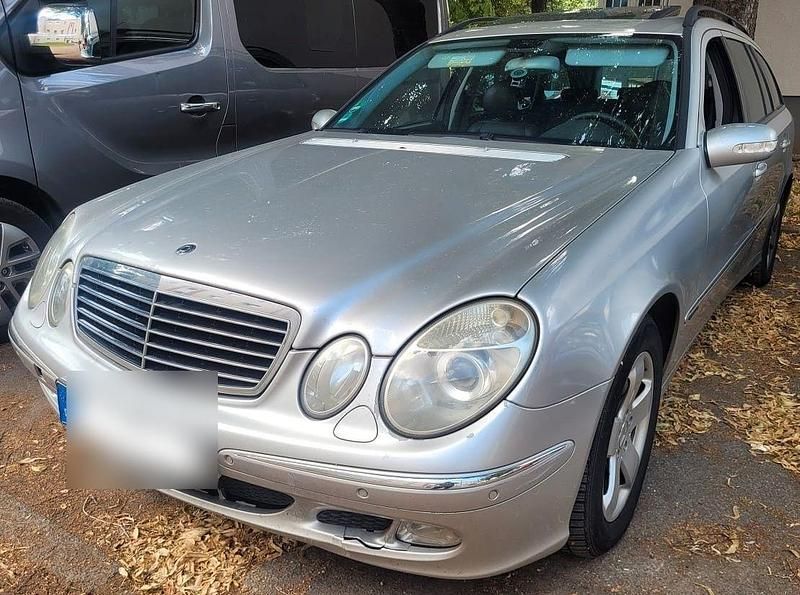 Schwarz Gebraucht 2006 Mercedes E220 Avantgarde Kombi | 2.500 € (Superpreis) - Bild 1/4