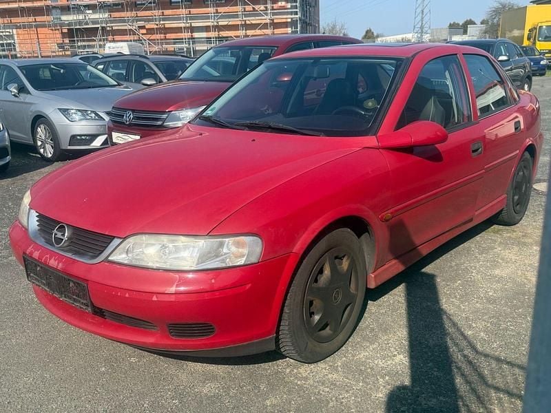 Second-hand Opel Vectra 101 CP (74 kW) 2000 Roșu Berlinǎ