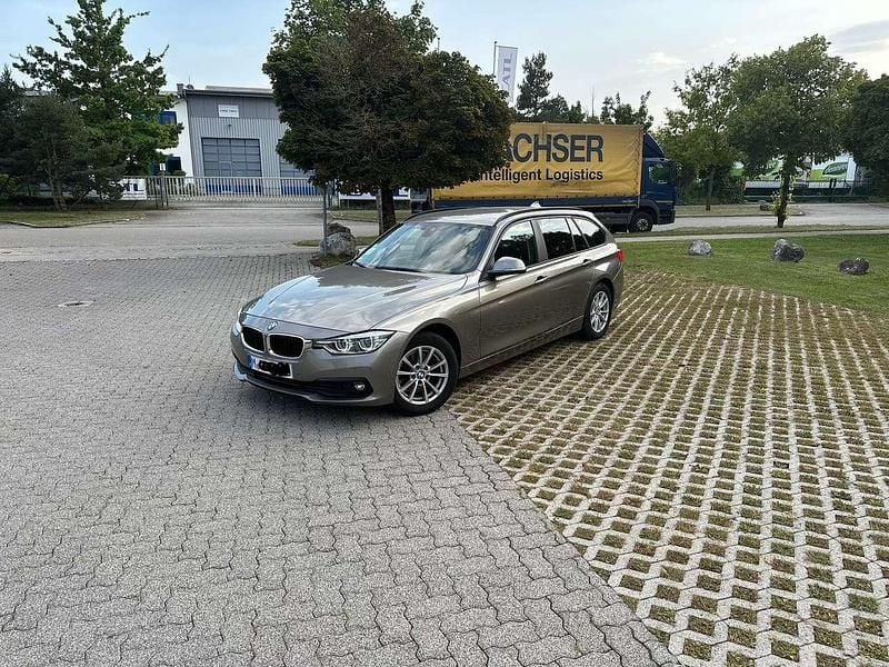 Grau Gebraucht 2018 BMW 320 Kombi | 17.100 € (Fairer Preis) - Bild 1/4
