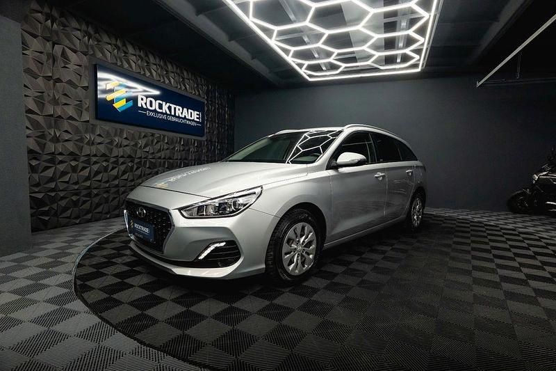 Gebraucht Hyundai i30 Select 99 PS (72 kW) 2020 Silber Kombi