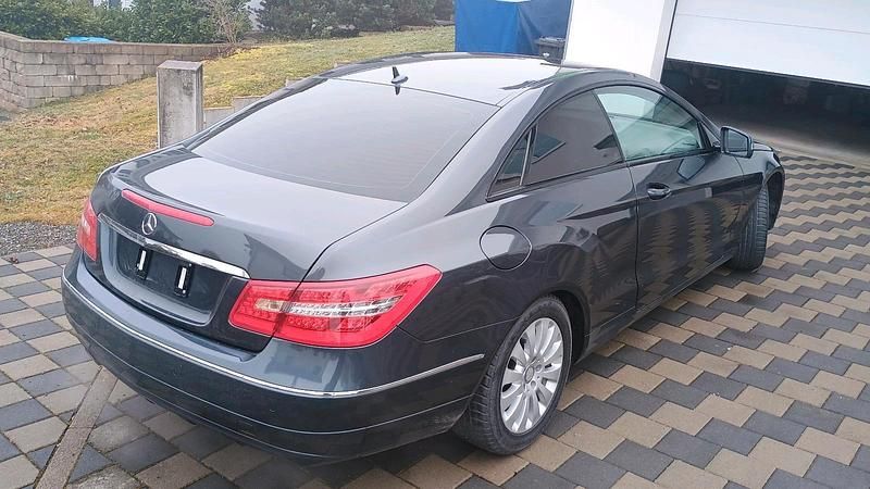 Usata Mercedes E200 184 CV (135 kW) 2012 Grigio Coupé