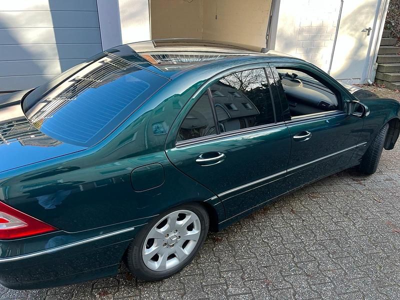 Gebraucht Mercedes C200 122 PS (89 kW) 2005 Grün Limousine