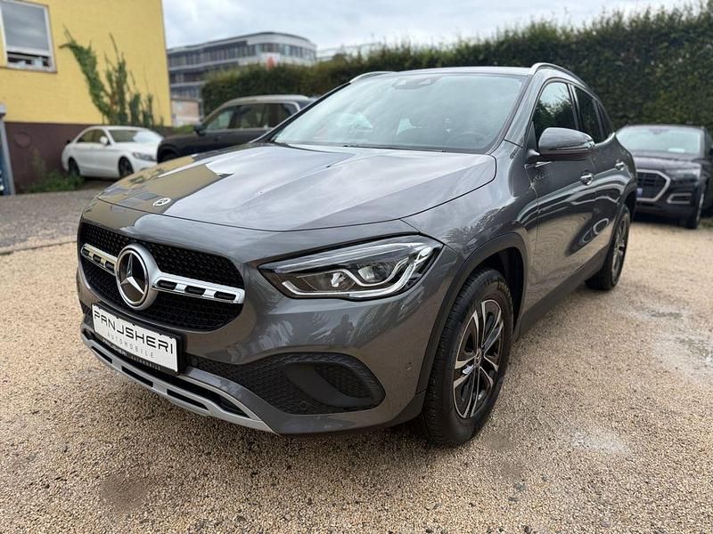 Gebraucht Mercedes GLA180 116 PS (85 kW) 2023 Mountaingrau SUV