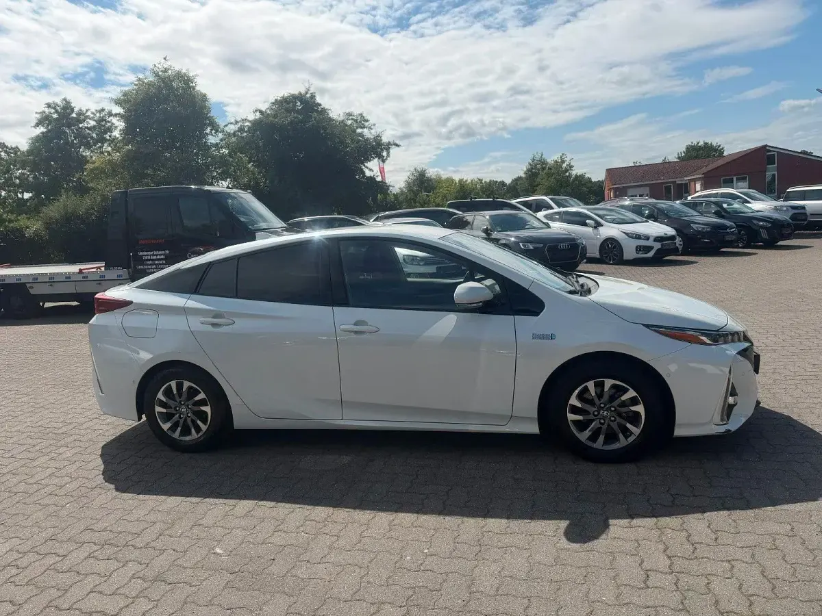 Gebraucht Toyota Prius Plug-in Hybrid 98 PS (72 kW) 2020 Weiß Kleinwagen