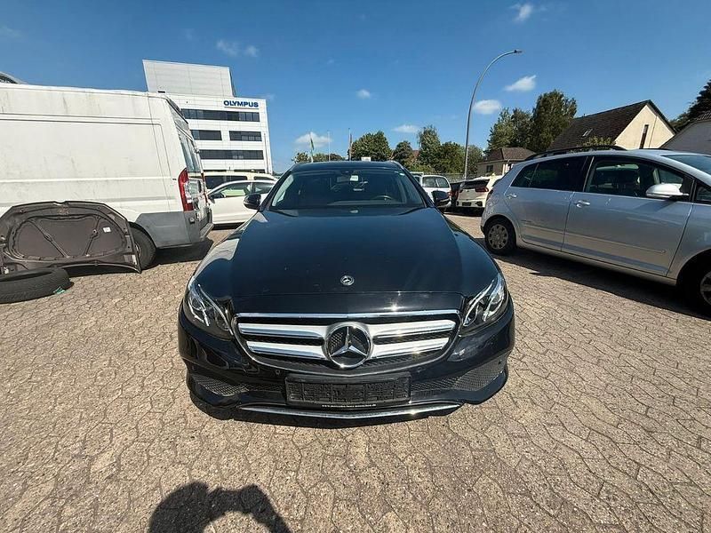 Schwarz Gebraucht 2018 Mercedes E200 Kombi | 8.900 € (Guter Preis) - Bild 1/4