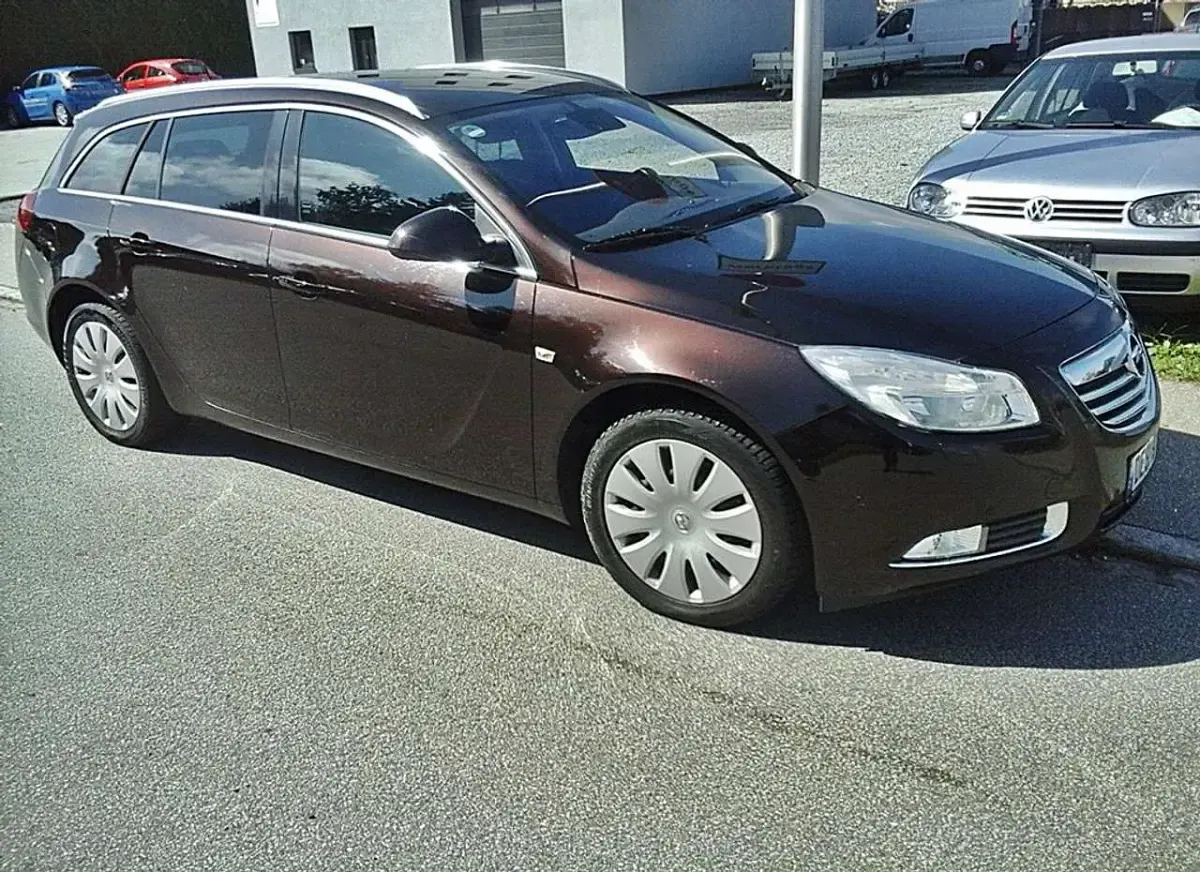 Gebraucht Opel Insignia Active 131 PS (96 kW) 2013 Mahogany brown (p2/so) Kombi