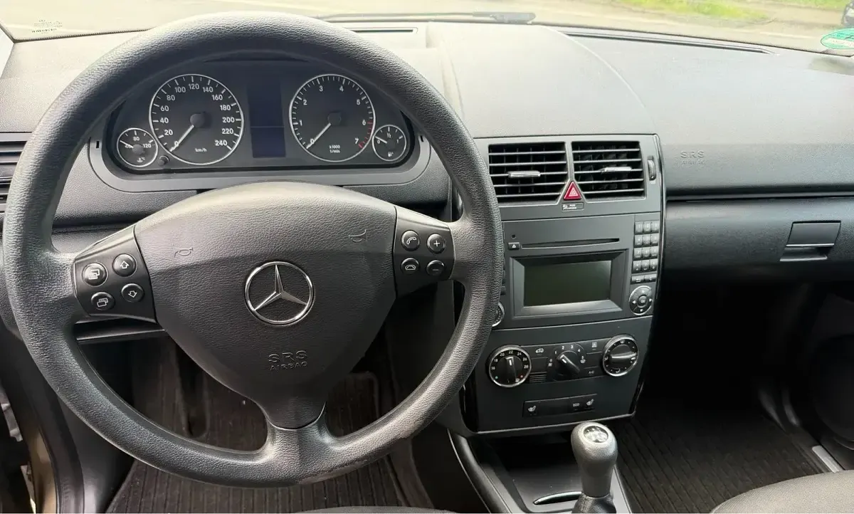 Gebraucht Mercedes A160 95 PS (69 kW) 2012 Braun Kleinwagen