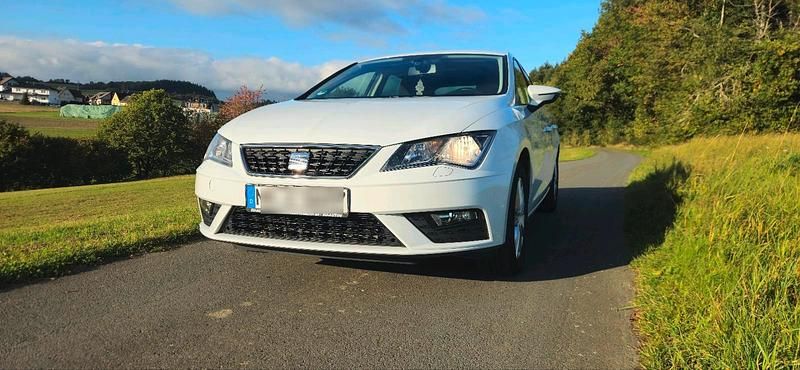 Weiß Gebraucht 2020 Seat Leon Limousine | 12.999 € (Superpreis) - Bild 1/4