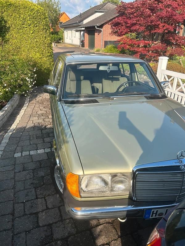 Gebraucht Mercedes E230 136 PS (100 kW) 1984 Grün Limousine
