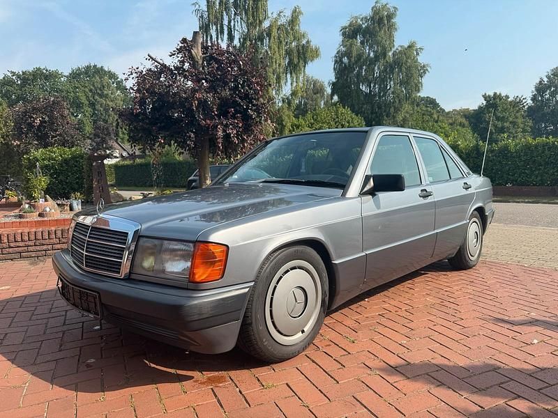 Silber Gebraucht 1990 Mercedes 190 Limousine | 6.400 € - Bild 1/4