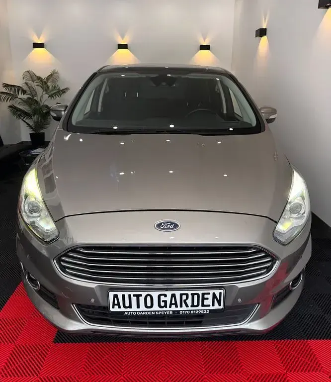 Gebraucht Ford S-MAX Titanium 179 PS (131 kW) 2016 Grau Van / Kleinbus