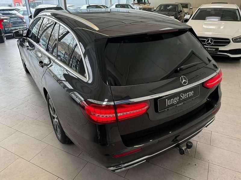 Gebraucht Mercedes E200 160 PS (117 kW) 2023 Lack graphitgrau Kombi