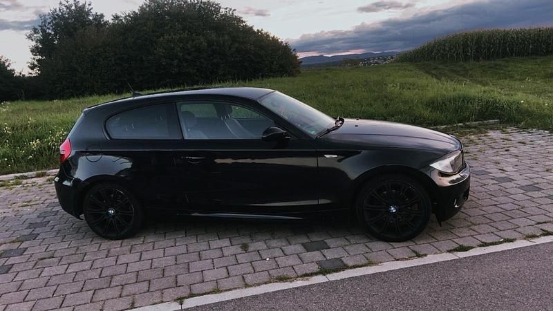 Schwarz Gebraucht 2008 BMW 120 M Sport Kleinwagen | 3.700 € (Fairer Preis) - Bild 1/4