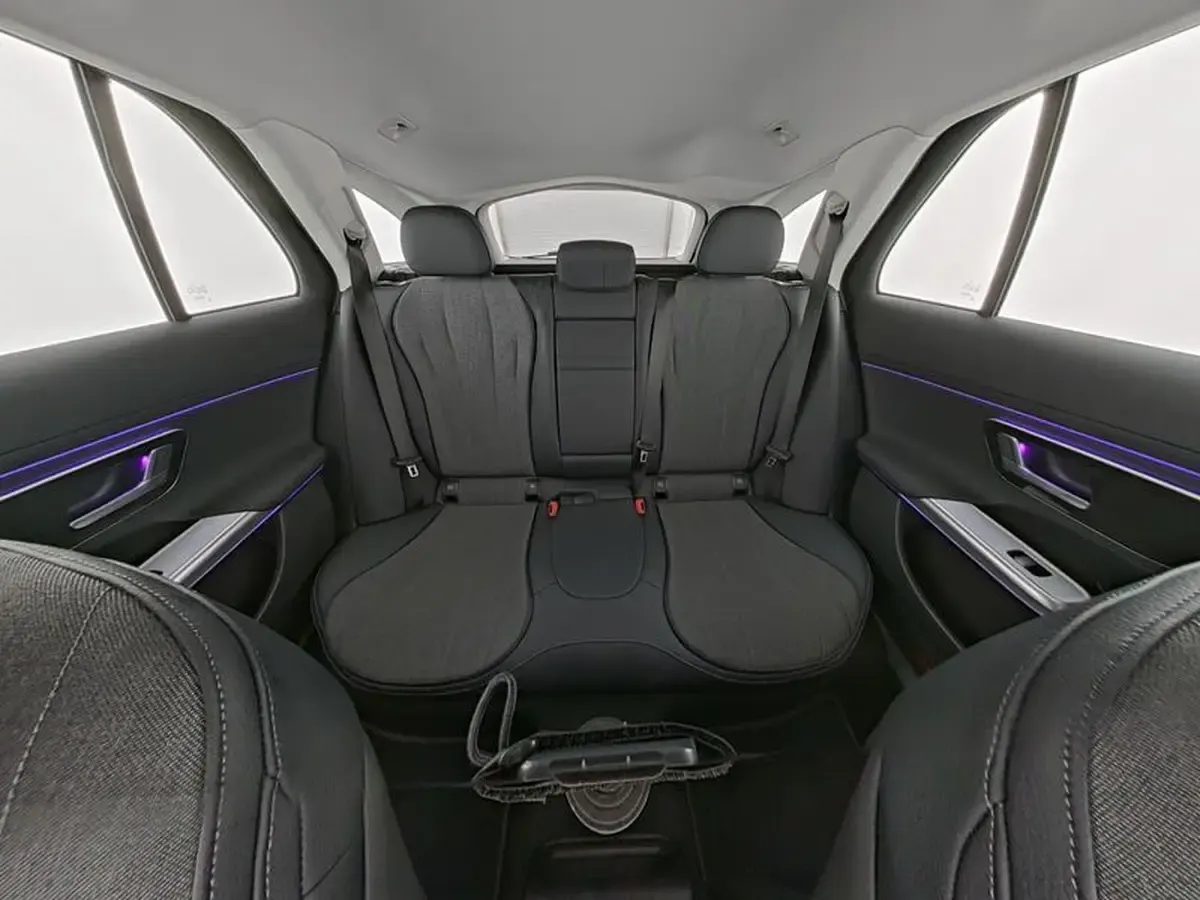 Gebraucht Mercedes E200 Avantgarde 150 PS (110 kW) 2025 Unilack polarweiß Kombi