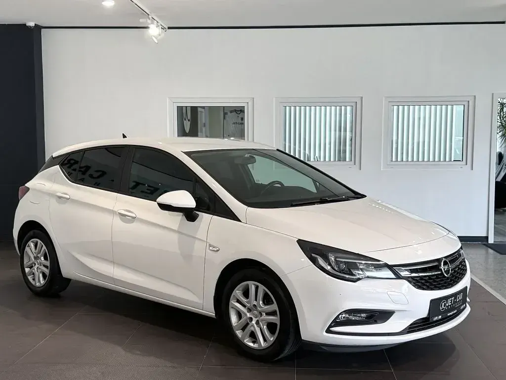 Gebraucht Opel Astra Edition 110 PS (80 kW) 2018 Weiß Limousine