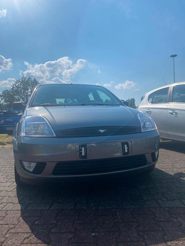 Gebraucht Ford Fiesta 80 PS (58 kW) 2003 Grau Kleinwagen