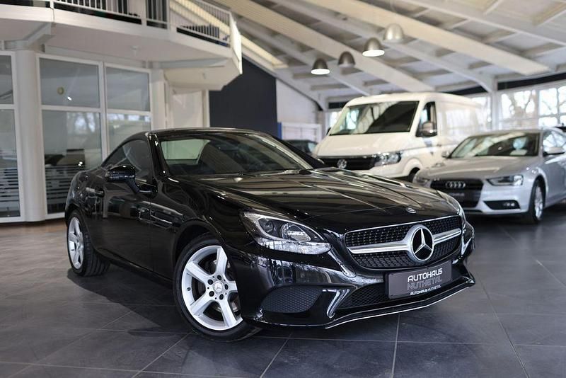 Obsidianschwarz Gebraucht 2016 Mercedes SLC200 Cabrio | 23.980 € (Fairer Preis) - Bild 1/4