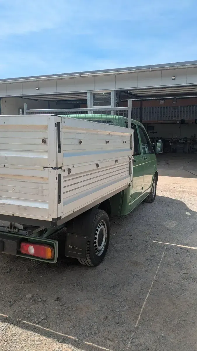 Gebraucht VW T5 102 PS (75 kW) 2013 Grün Van