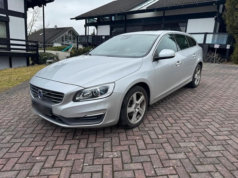 Gebraucht Volvo V60 181 PS (133 kW) 2016 Silber Kombi