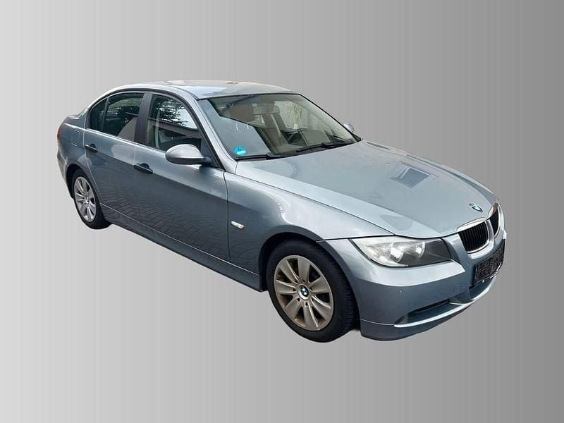 Gebraucht BMW 320 150 PS (110 kW) 2005 Blau Limousine