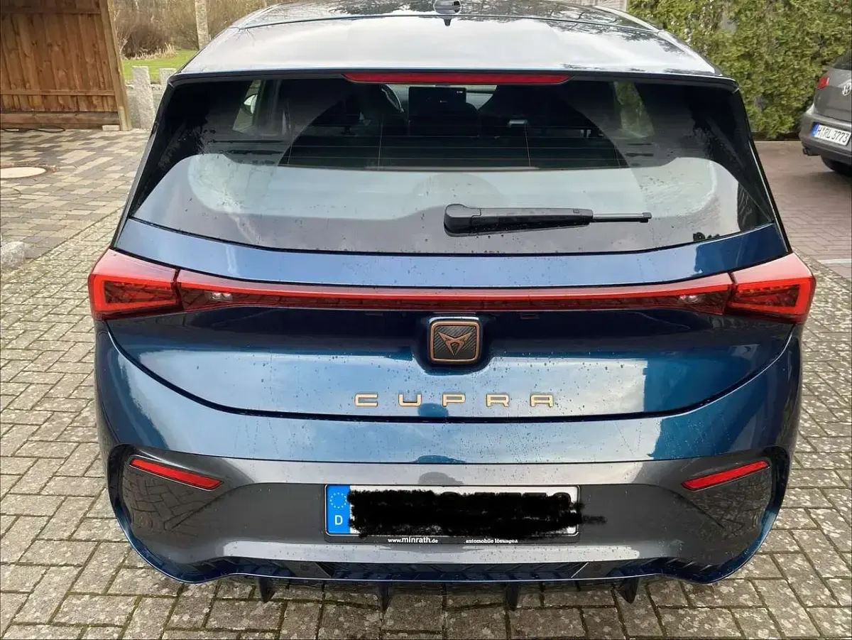 Second-hand Cupra Born 169 kW (231 CP) 2025 Albastru Hatchback