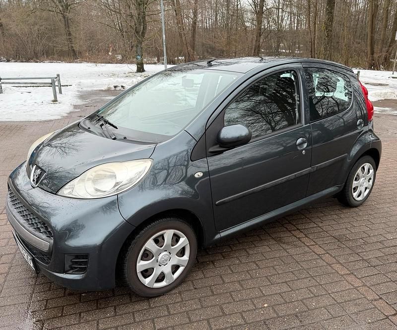 Gebraucht Peugeot 107 68 PS (50 kW) 2009 Schwarz Kleinwagen