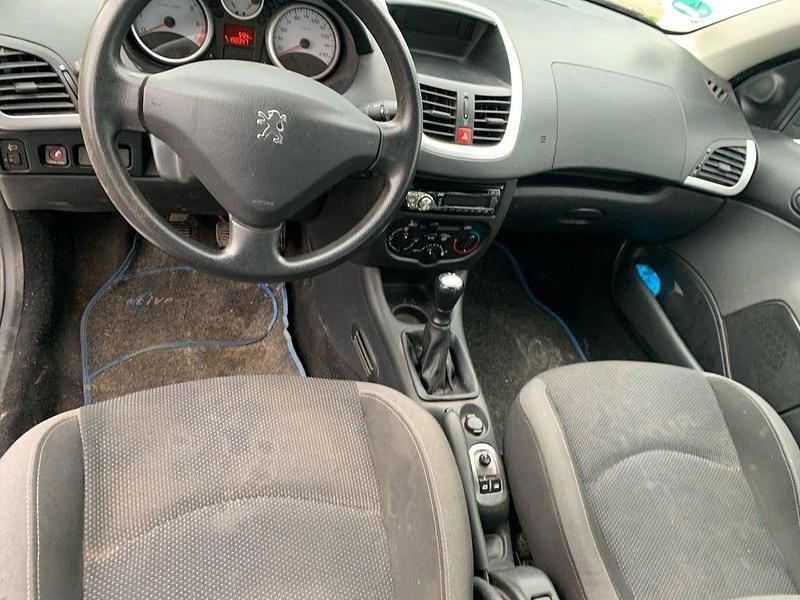 Gebraucht Peugeot 206 73 PS (53 kW) 2009 Weiß Limousine