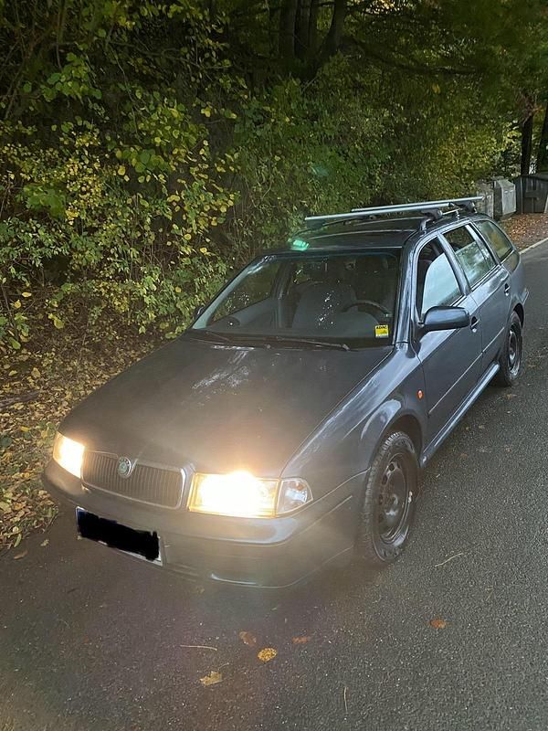 Andere farben Gebraucht 1999 Skoda Octavia Kombi | 1.100 € (Fairer Preis) - Bild 1/4
