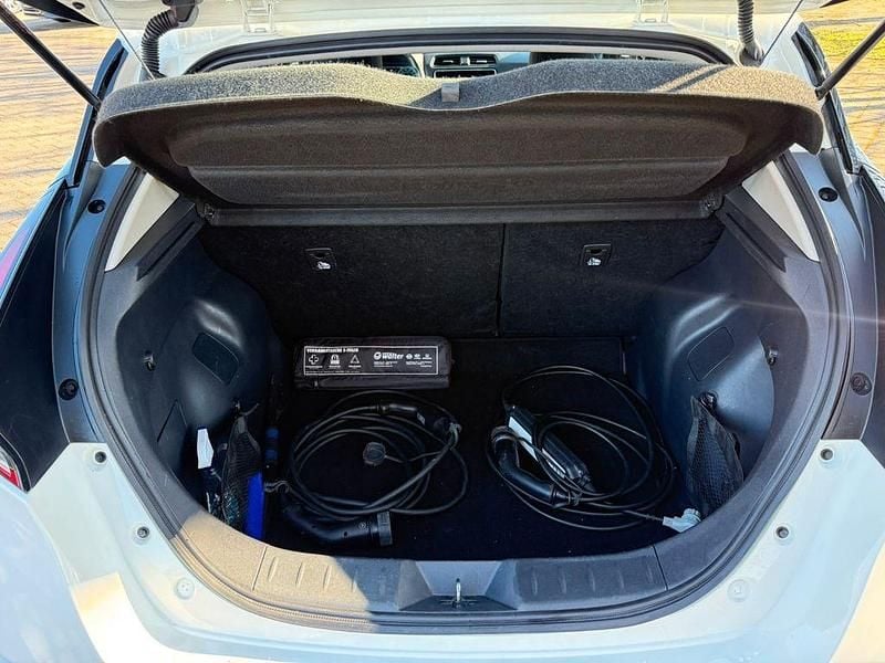 Gebraucht Nissan Leaf Acenta 110 kW (150 PS) 2021 Weiß Kleinwagen