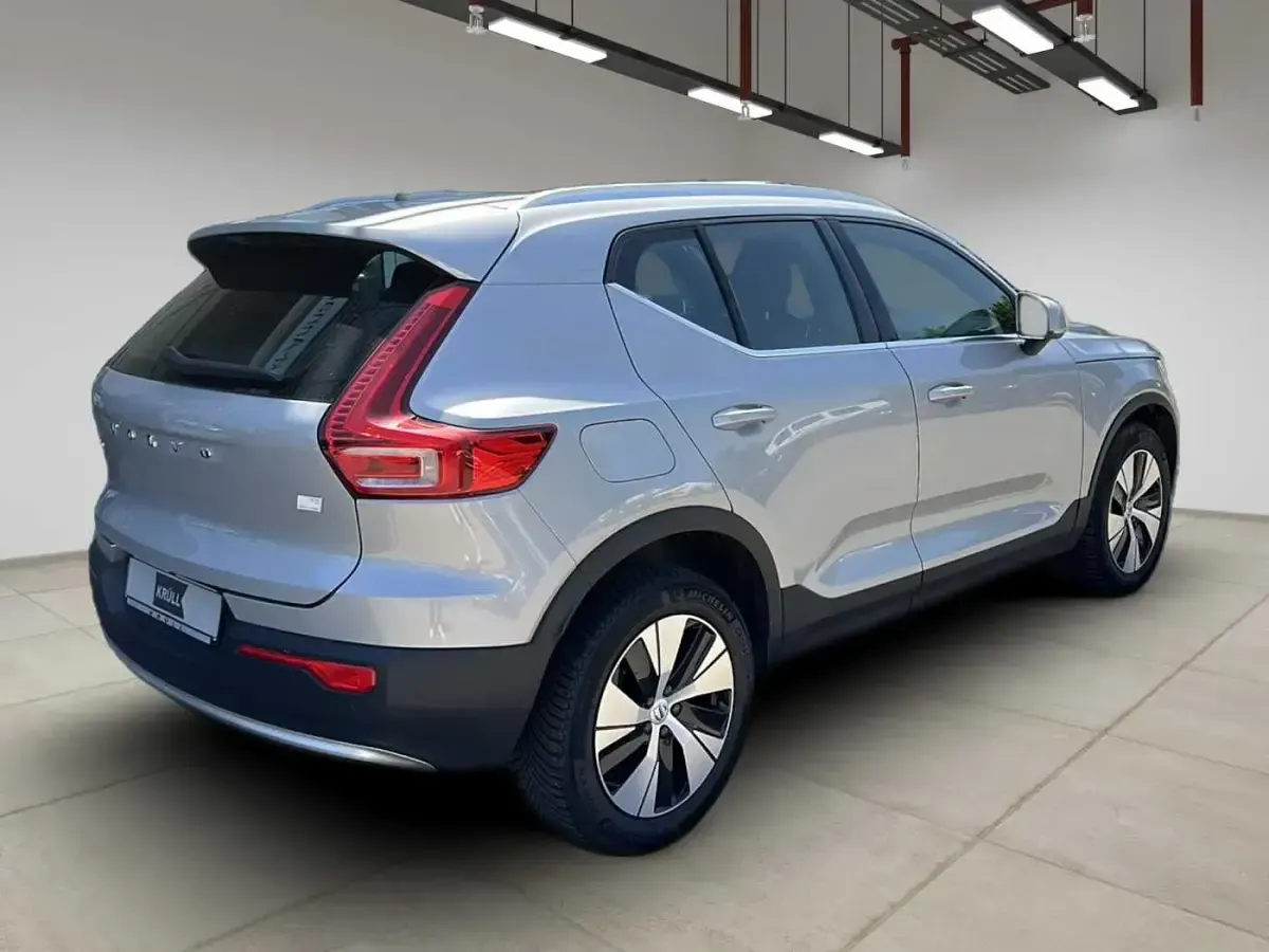Gebraucht Volvo XC40 Core 179 PS (131 kW) 2022 Silber SUV
