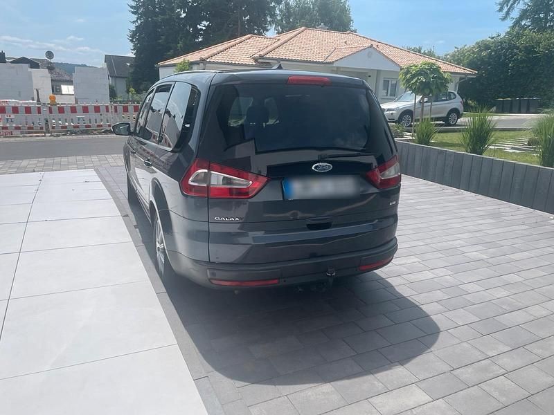 Grau Gebraucht 2010 Ford Galaxy Van / Kleinbus | 6.500 € (Fairer Preis) - Bild 1/4