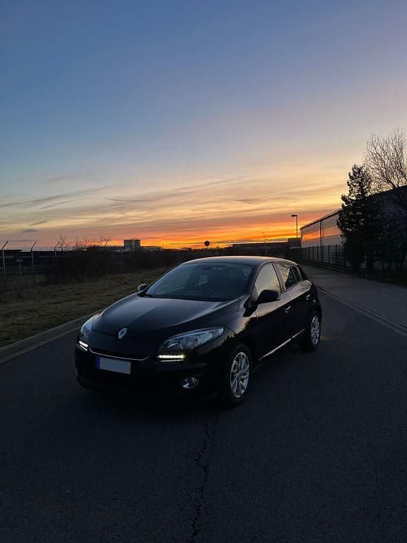 Schwarz Gebraucht 2013 Renault Mégane III Initiale Paris Limousine | 5.499 € (Fairer Preis) - Bild 1/4