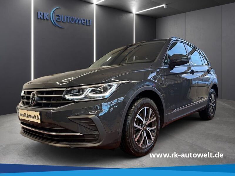 Grau Gebraucht 2020 VW Tiguan Life SUV | 29.690 € (Fairer Preis) - Bild 1/4