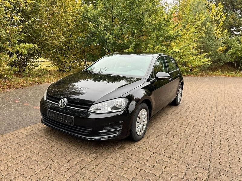 Schwarz Gebraucht 2014 VW Golf VII Trendline Limousine | 7.950 € (Guter Preis) - Bild 1/4