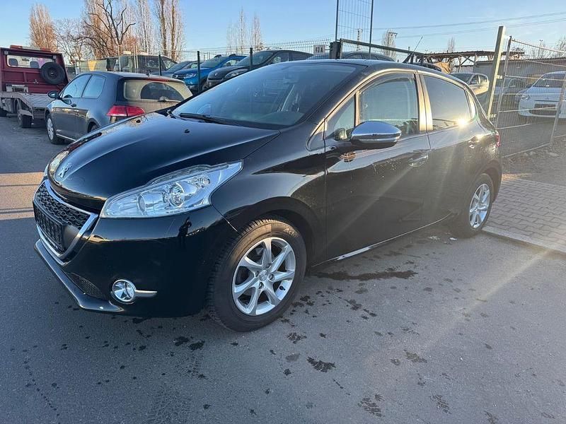Schwarz Gebraucht 2013 Peugeot 208 Style Kleinwagen | 4.900 € (Guter Preis) - Bild 1/4