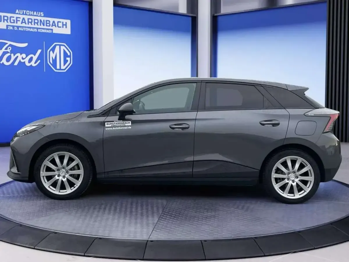 Używany MG MG4 EV Luxury 150 kW (204 KM) 2024 Szary Hatchback
