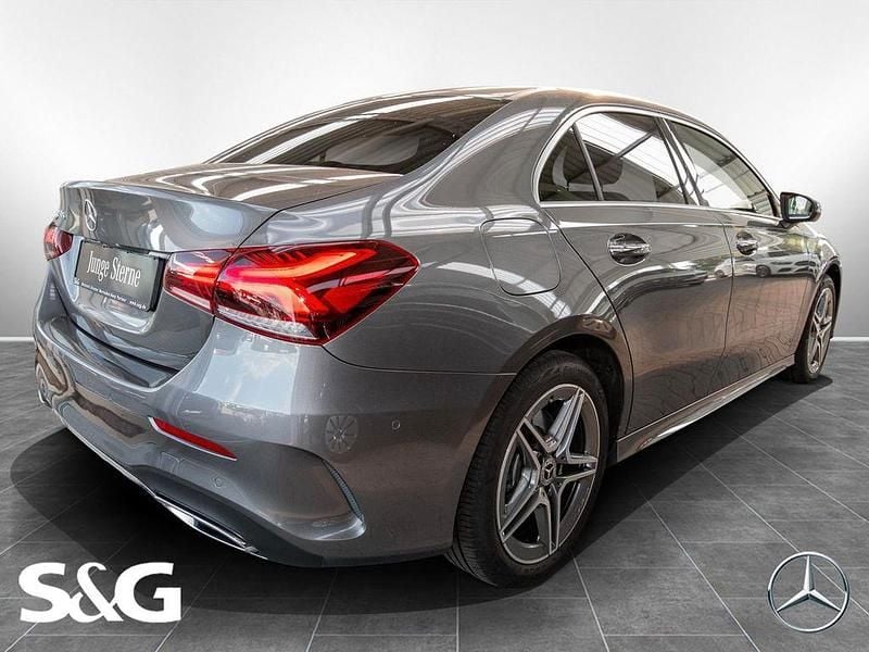 Metalliclack mountaingrau Gebraucht 2020 Mercedes A250 AMG Limousine | 28.877 € (Fairer Preis) - Bild 1/4