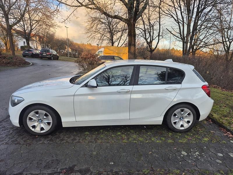 Weiß Gebraucht 2012 BMW 116 Kleinwagen | 3.600 € (Superpreis) - Bild 1/4