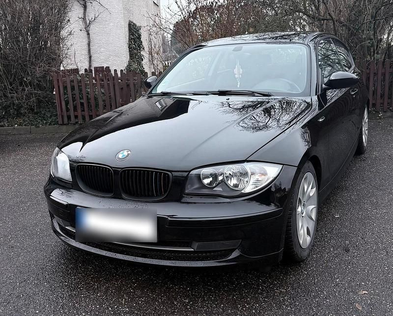 Gebraucht BMW 116 122 PS (89 kW) 2007 Schwarz Kleinwagen