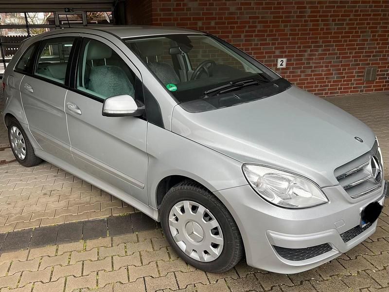 Gebraucht Mercedes B180 122 PS (89 kW) 2009 Silber Van / Kleinbus