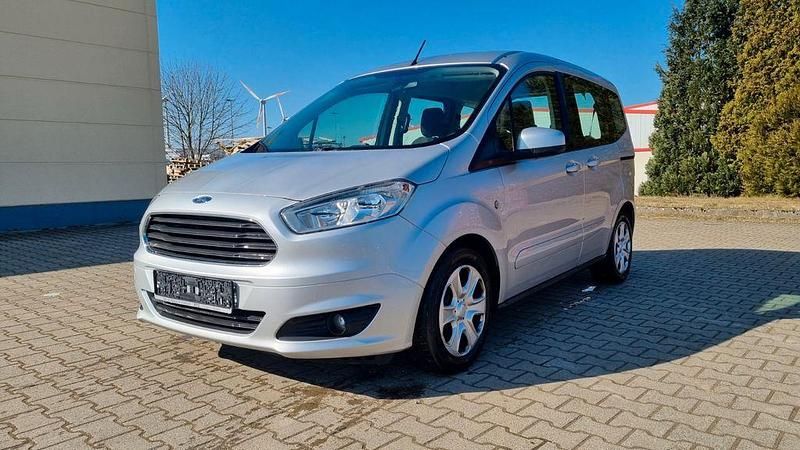 Gebraucht Ford Tourneo Courier Trend 101 PS (74 kW) 2016 Silber Van / Kleinbus