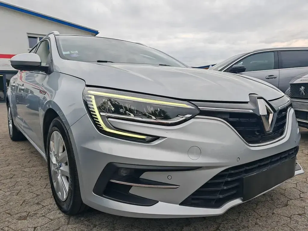 Używany Renault Megane E-Tech 158 KM (116 kW) 2022 Szary Sedan/Limuzyna