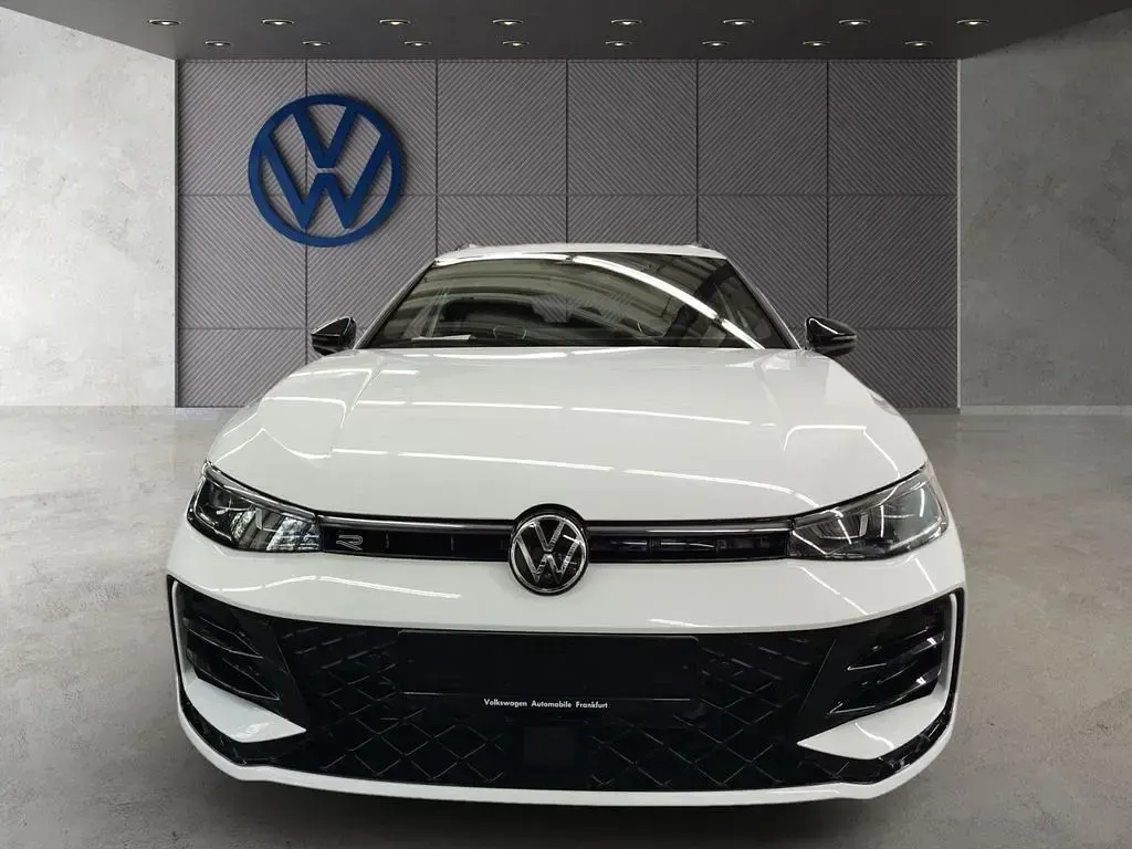 Gebraucht VW Passat R-line 193 PS (141 kW) 2025 Weiß Limousine