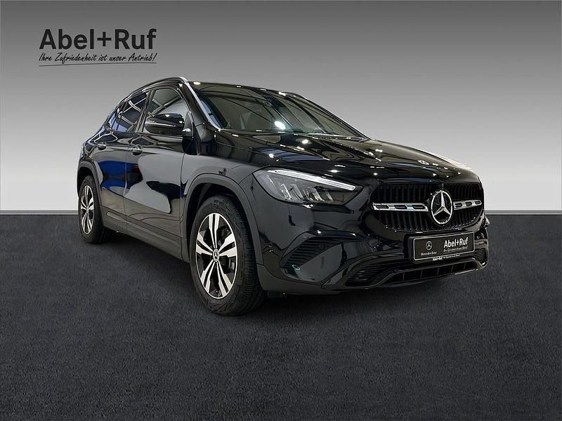 Gebraucht Mercedes GLA200 Progressive 163 PS (119 kW) 2026 Schwarz SUV