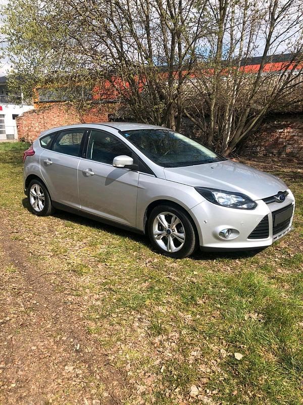 Second-hand Ford Focus 150 CP (110 kW) 2012 Argintiu Berlinǎ
