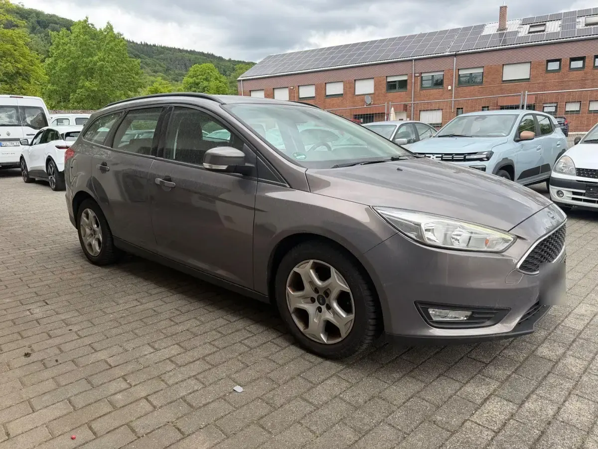 Używany Ford Focus Trend 101 KM (74 kW) 2016 Brązowy Kombi