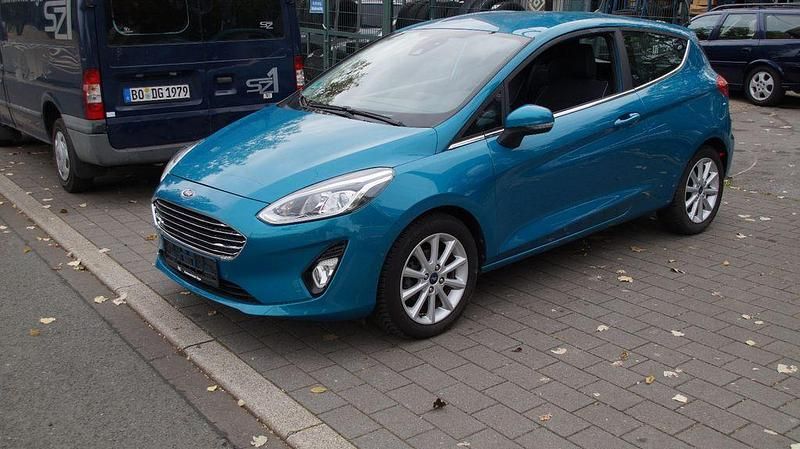Blau Gebraucht 2018 Ford Fiesta Titanium Kleinwagen | 7.999 € (Superpreis) - Bild 1/4