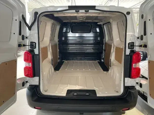 Gebraucht Opel Vivaro-e Combi Edition 120 PS (88 kW) 2025 Weiss Van / Kleinbus